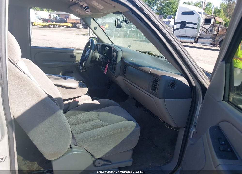 2005 CHEVROLET TAHOE LS VIN: 1GNEK13V25J174805