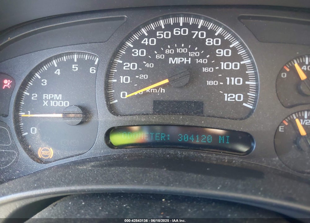 2005 CHEVROLET TAHOE LS VIN: 1GNEK13V25J174805