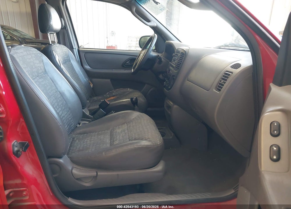 2002 FORD ESCAPE XLS VIN: 1FMYU01B42KC15519