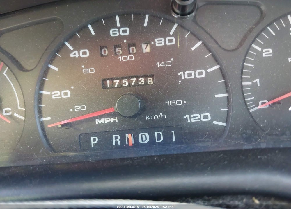 2001 FORD TAURUS LX VIN: 1FAFP52U01G153060