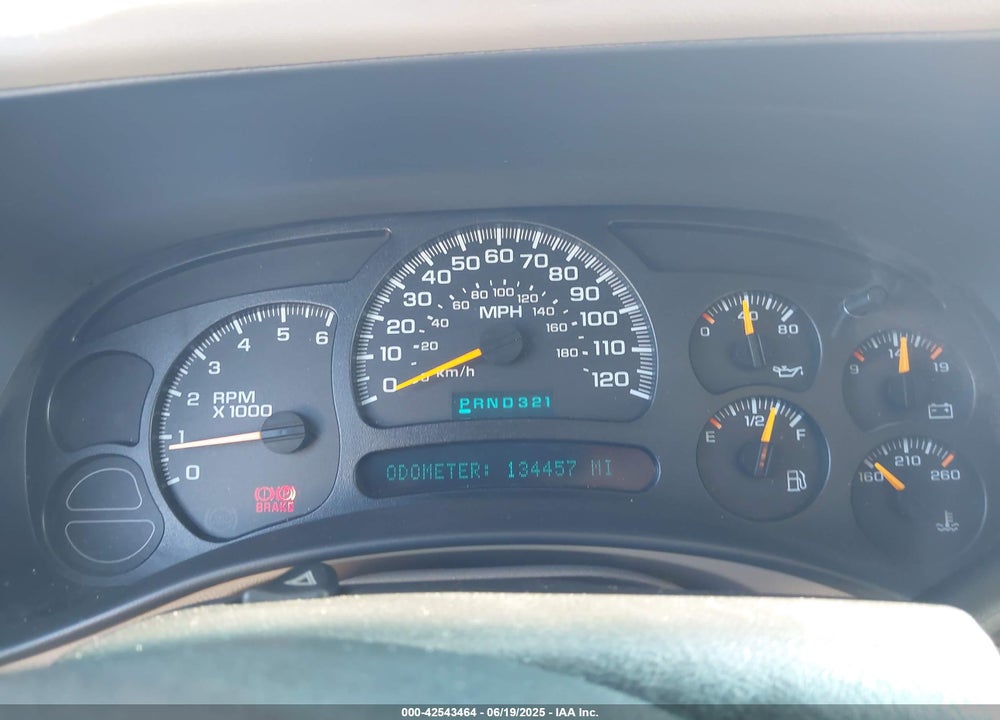 2005 CHEVROLET SUBURBAN 1500 LS VIN: 3GNEC16Z35G156200