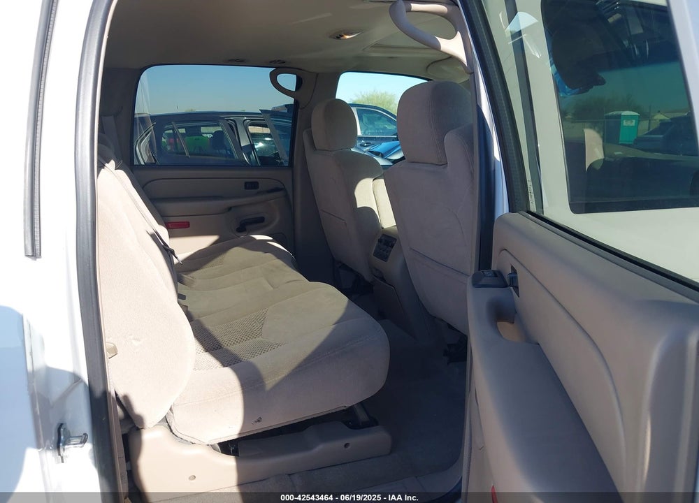 2005 CHEVROLET SUBURBAN 1500 LS VIN: 3GNEC16Z35G156200