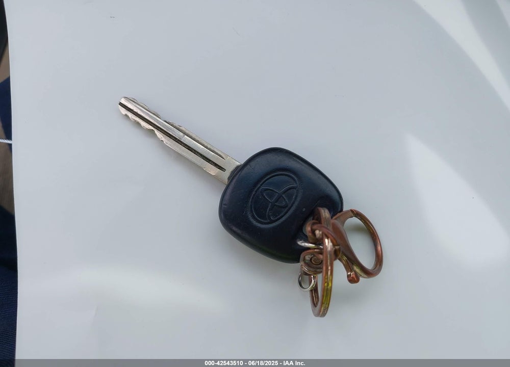 2005 TOYOTA COROLLA LE VIN: 1NXBR32E55Z360126