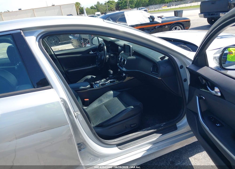 2018 KIA STINGER VIN: KNAE15LA5J6035665