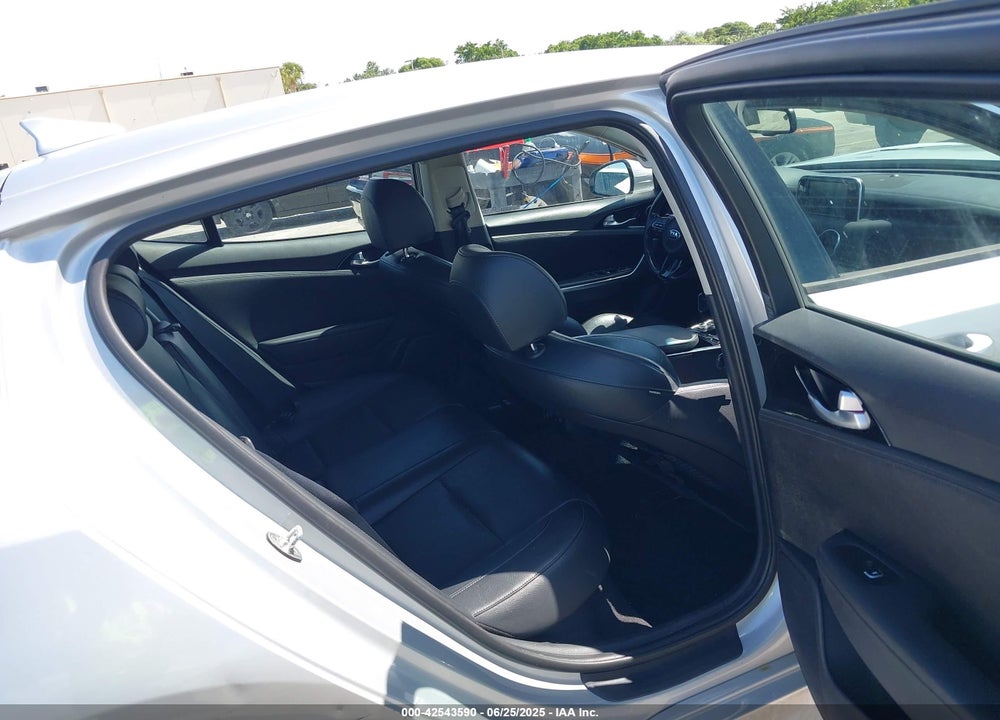 2018 KIA STINGER VIN: KNAE15LA5J6035665