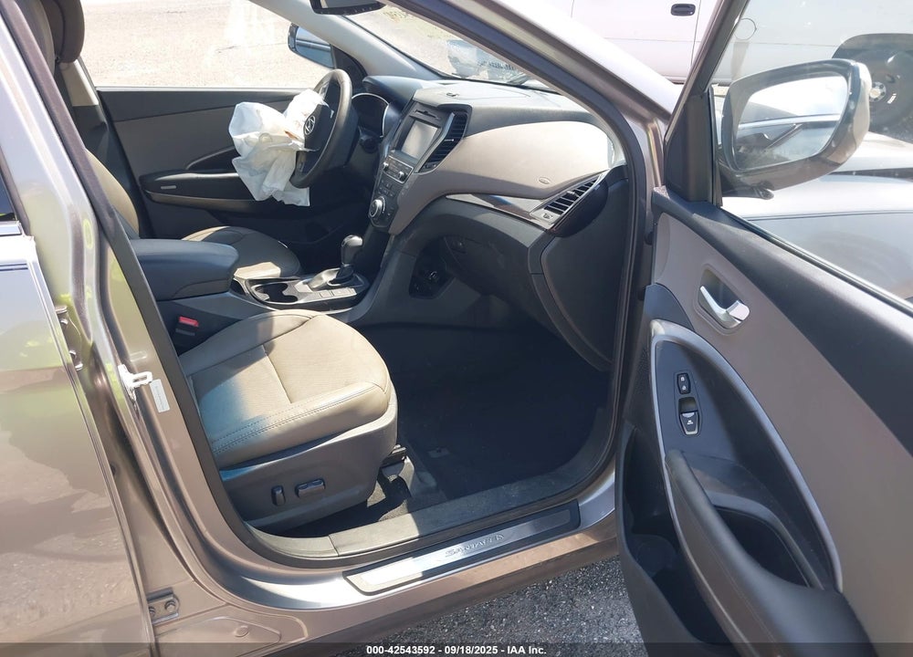 2017 HYUNDAI SANTA FE VIN: 5XYZU3LB6HG427666
