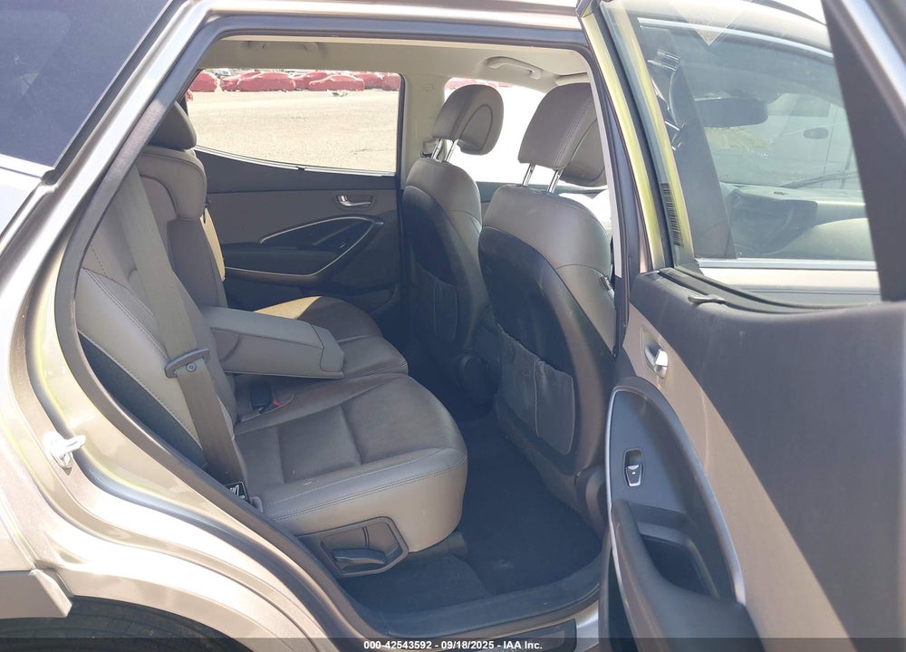 2017 HYUNDAI SANTA FE VIN: 5XYZU3LB6HG427666
