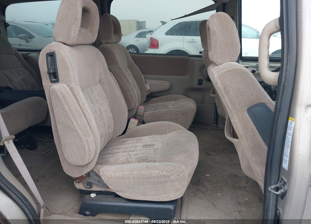 2000 PONTIAC MONTANA M16 VIN: 1GMDX03E5YD230086