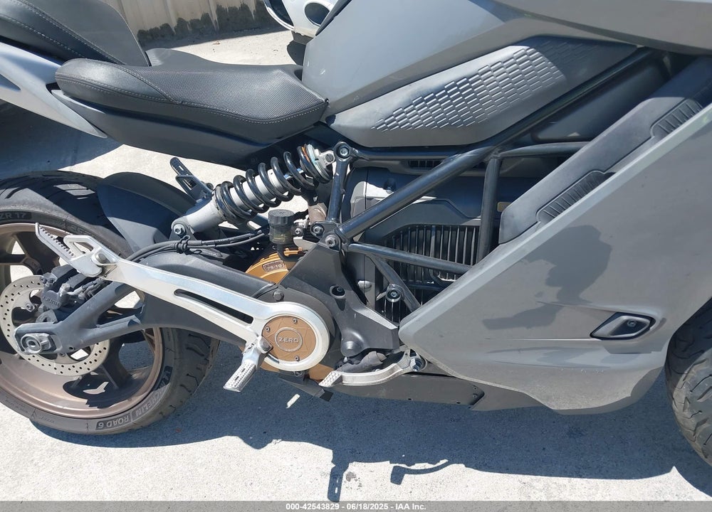 2021 ZERO MOTORCYCLES INC SR/S VIN: 538ZFBZ75MCL17947