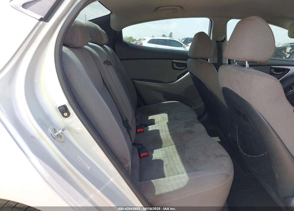 2015 HYUNDAI ELANTRA VIN: KMHDH4AE9FU310026