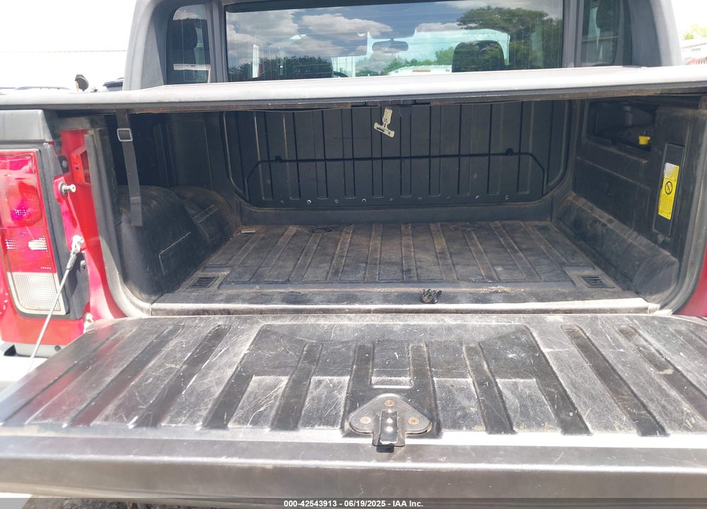 2005 HUMMER H2 SUT VIN: 5GRGN22U05H119668