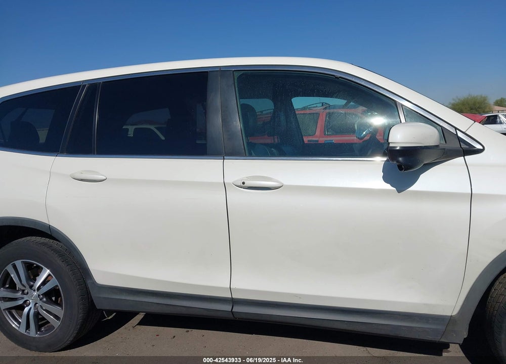 2018 HONDA PILOT VIN: 5FNYF5H50JB023800