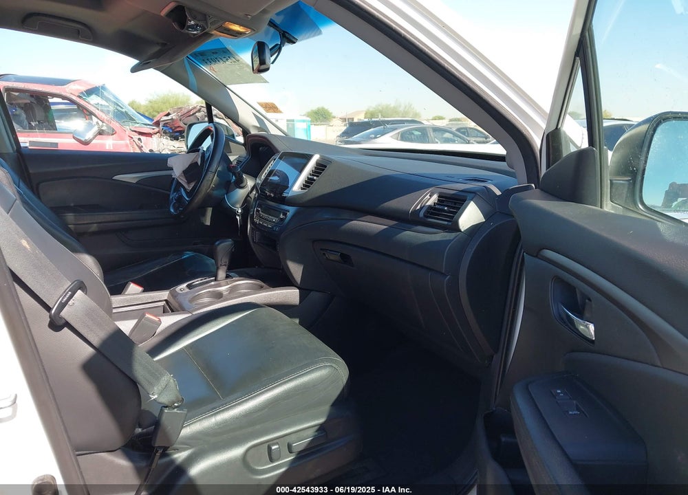 2018 HONDA PILOT VIN: 5FNYF5H50JB023800