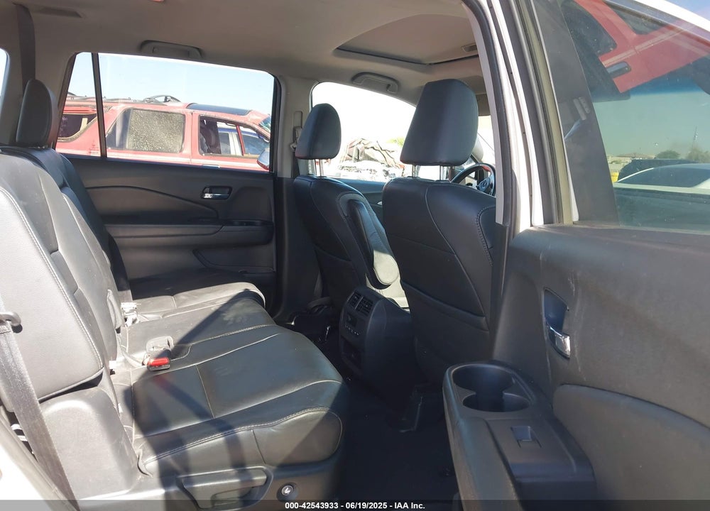 2018 HONDA PILOT VIN: 5FNYF5H50JB023800