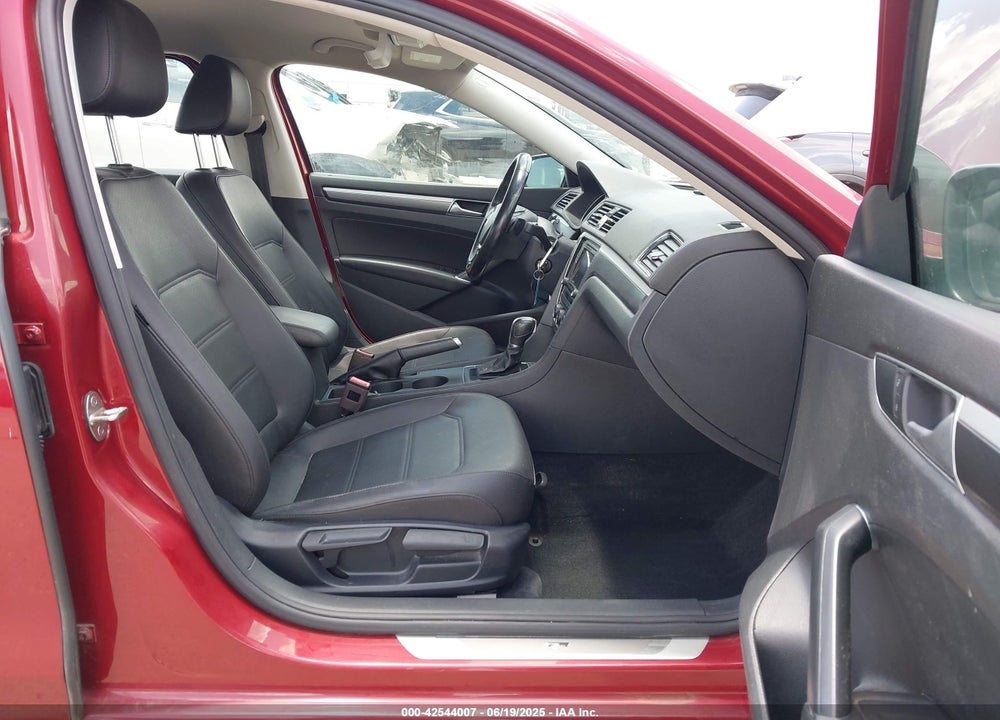 2018 VOLKSWAGEN PASSAT VIN: 1VWAA7A37JC031164