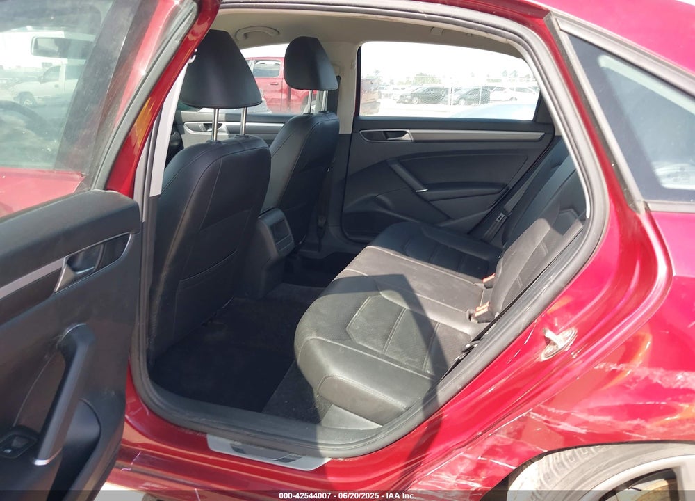 2018 VOLKSWAGEN PASSAT VIN: 1VWAA7A37JC031164