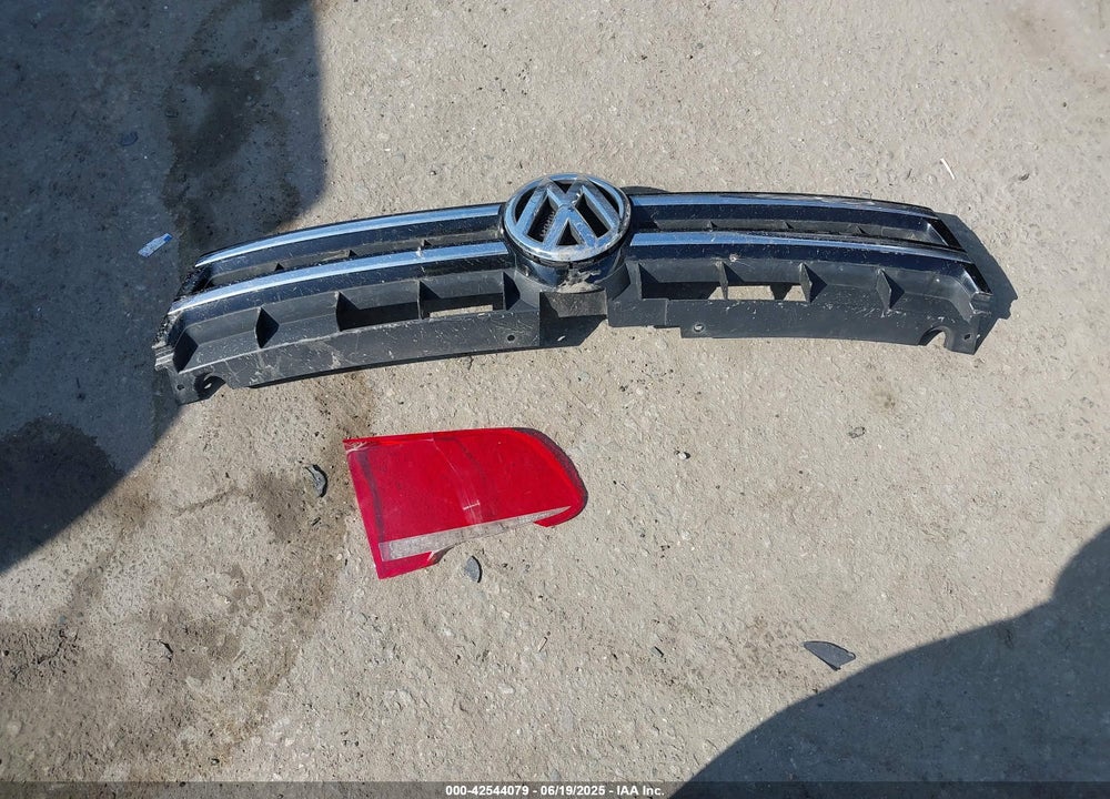 2014 VOLKSWAGEN TOUAREG VIN: WVGEP9BP2ED010847