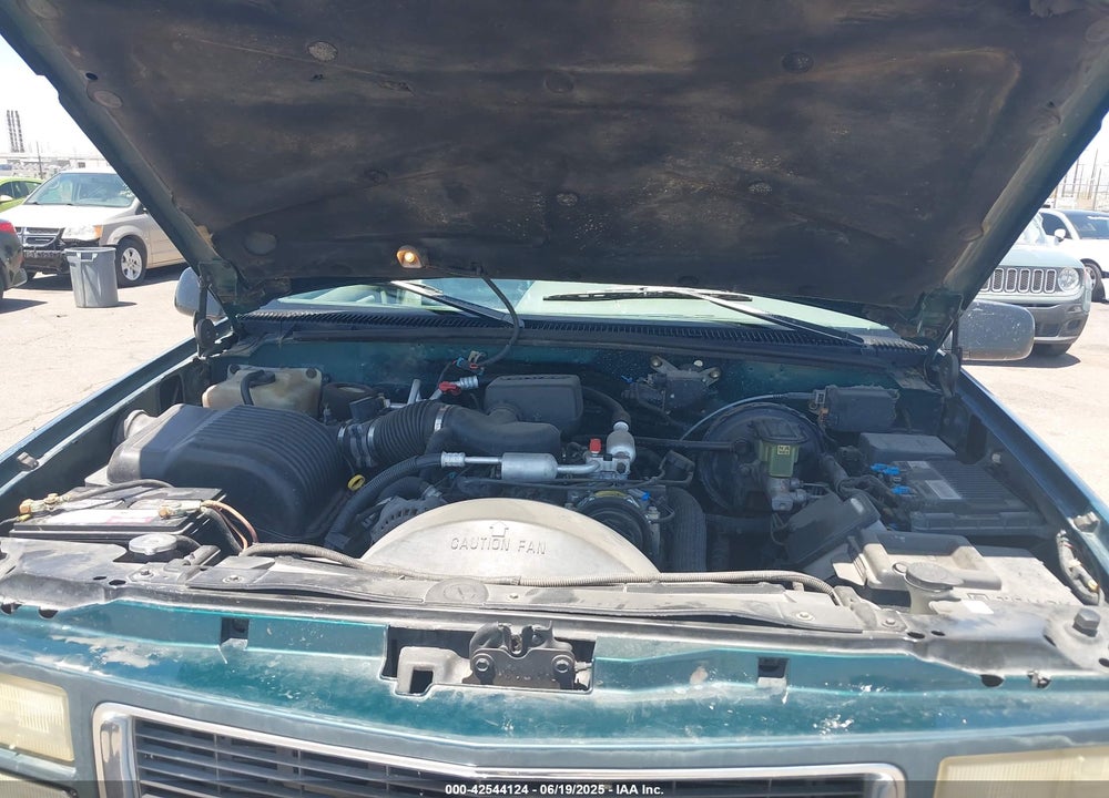 1996 GMC SUBURBAN C1500 VIN: 3GKEC16R2TG522612