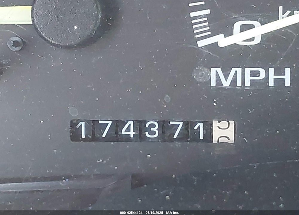1996 GMC SUBURBAN C1500 VIN: 3GKEC16R2TG522612