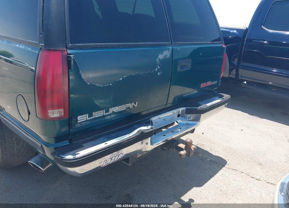 1996 GMC SUBURBAN C1500 VIN: 3GKEC16R2TG522612