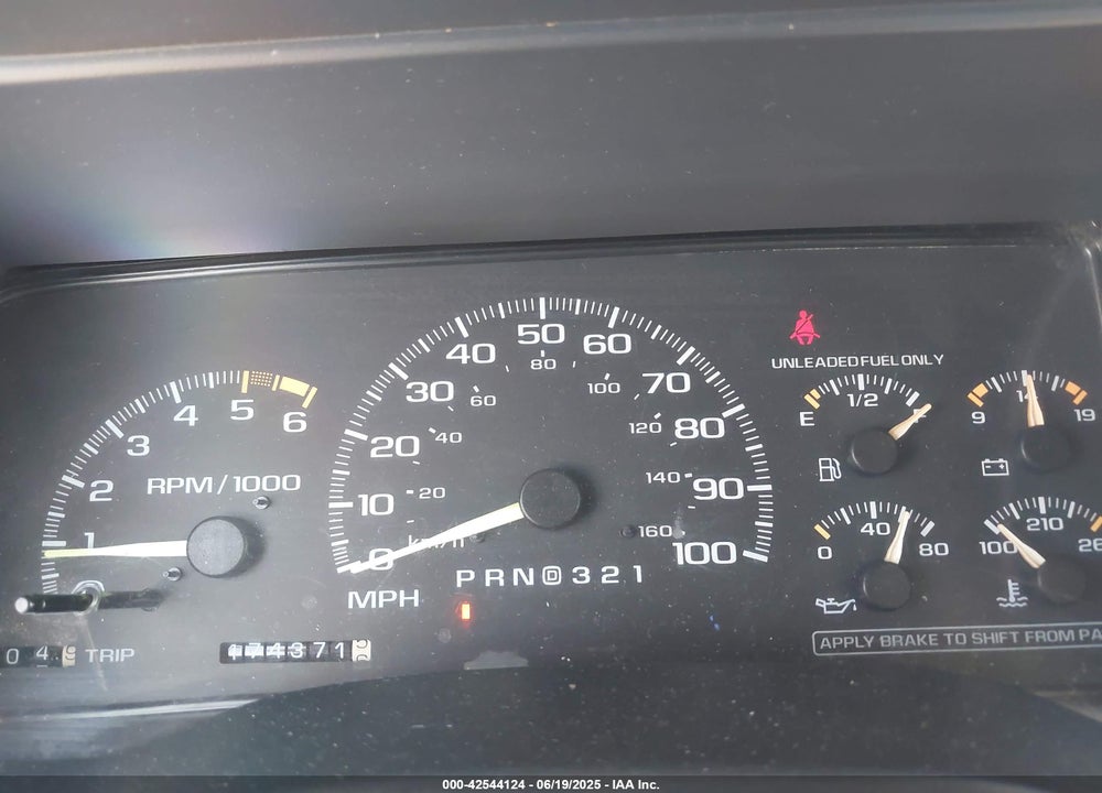 1996 GMC SUBURBAN C1500 VIN: 3GKEC16R2TG522612