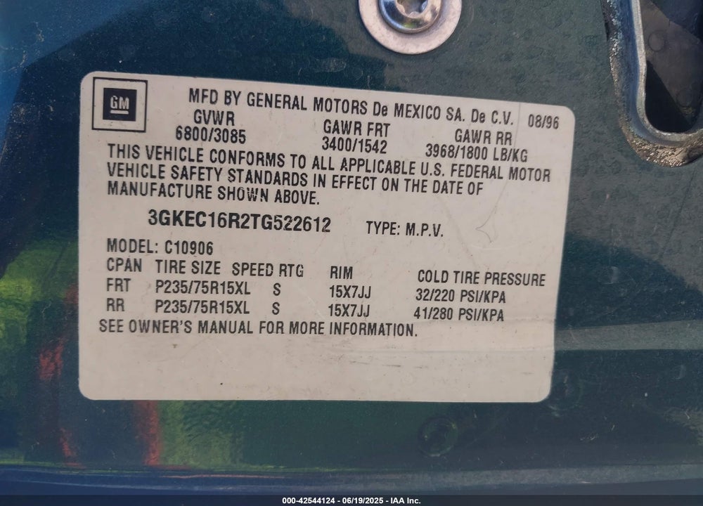 1996 GMC SUBURBAN C1500 VIN: 3GKEC16R2TG522612