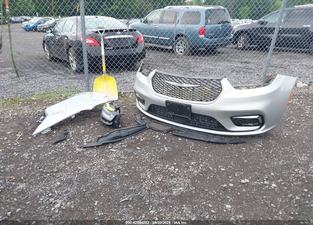 2024 CHRYSLER PACIFICA TOURING L VIN: 2C4RC1BG3RR139816
