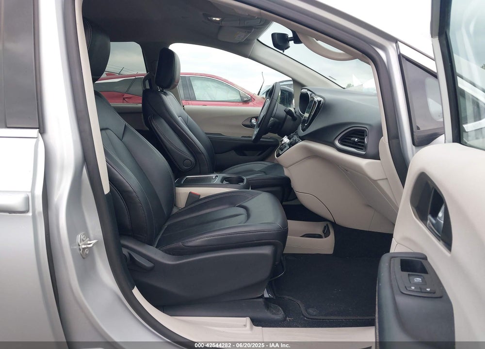 2024 CHRYSLER PACIFICA TOURING L VIN: 2C4RC1BG3RR139816