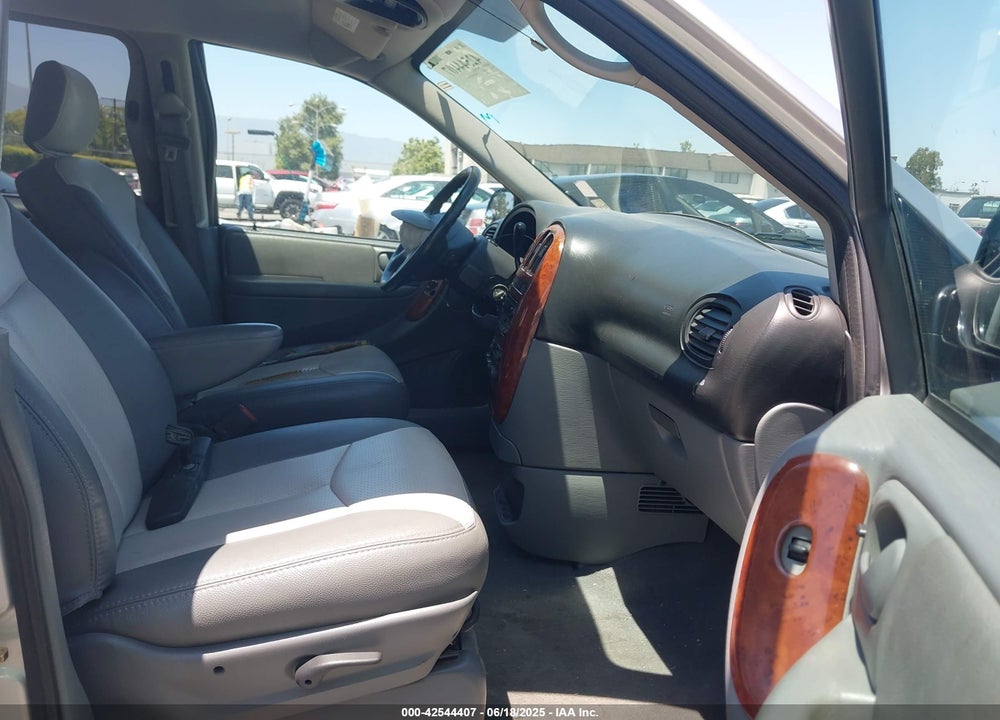 2005 DODGE GRAND CARAVAN SXT VIN: 2D4GP44L25R401250