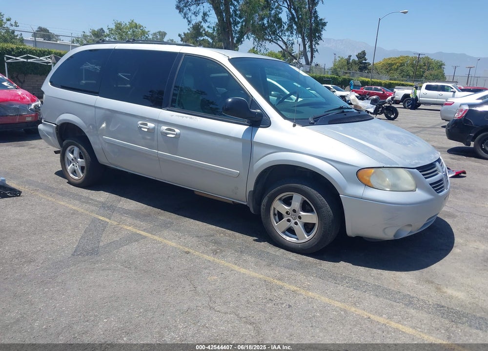 2005 DODGE GRAND CARAVAN SXT VIN: 2D4GP44L25R401250