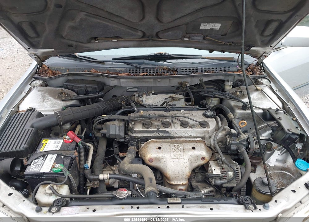 2000 HONDA ACCORD 2.3 LX VIN: 1HGCG5548YA054204