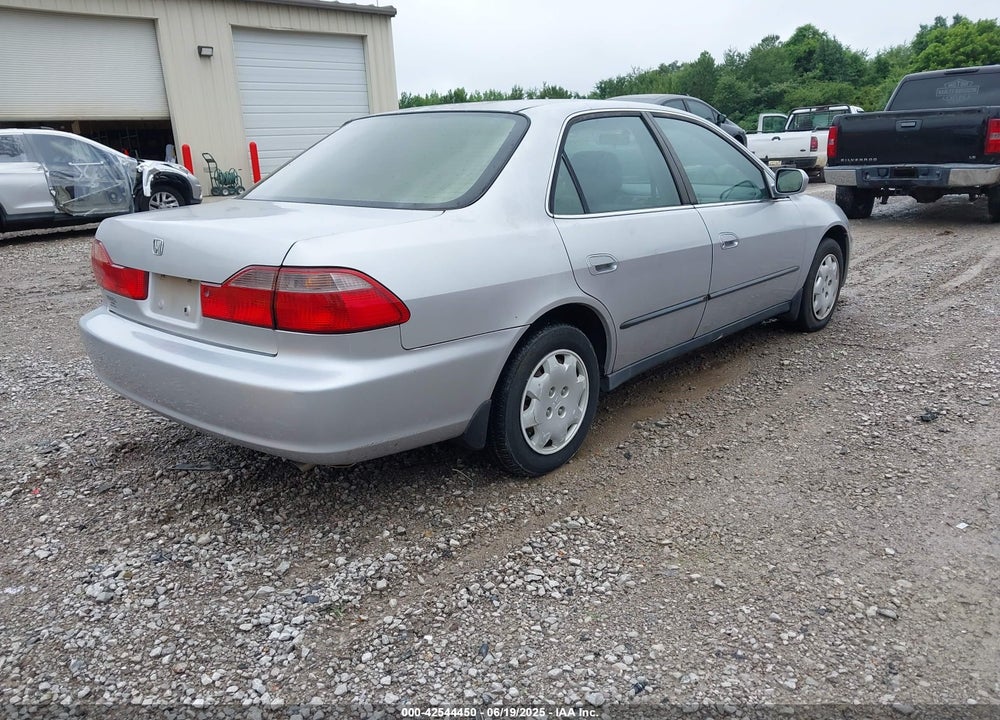 2000 HONDA ACCORD 2.3 LX VIN: 1HGCG5548YA054204