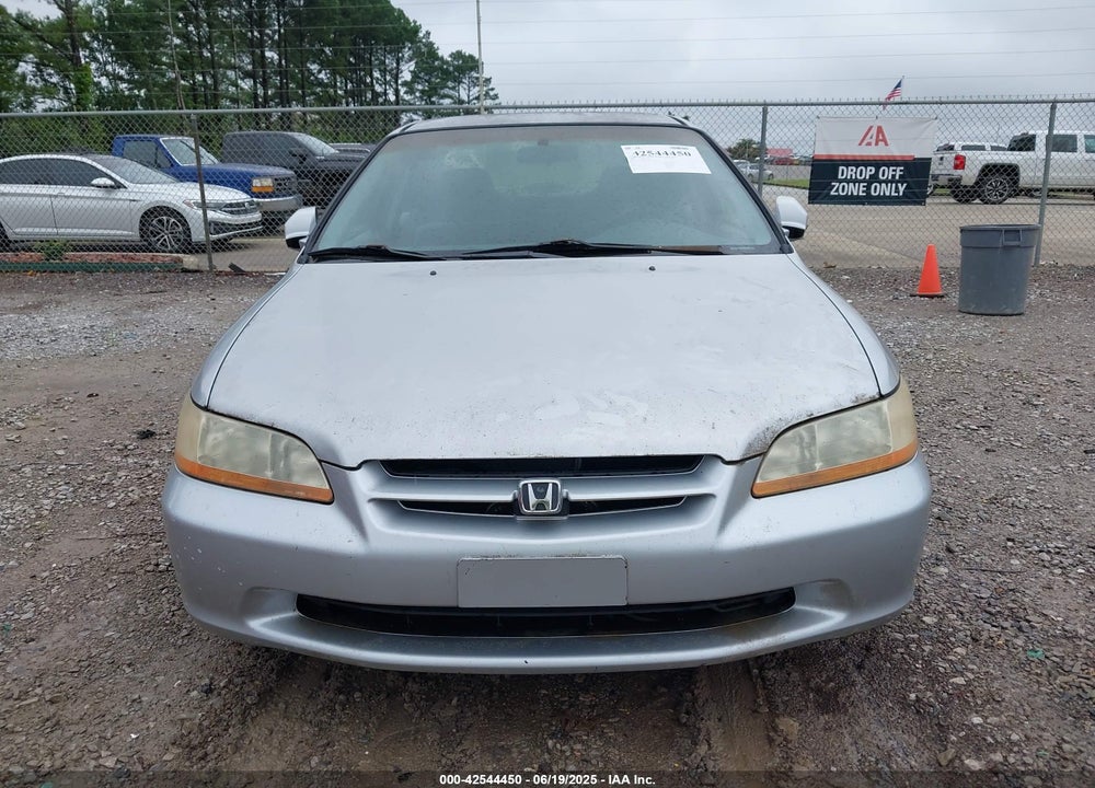 2000 HONDA ACCORD 2.3 LX VIN: 1HGCG5548YA054204