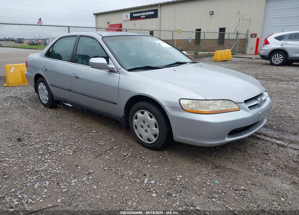 2000 HONDA ACCORD 2.3 LX VIN: 1HGCG5548YA054204