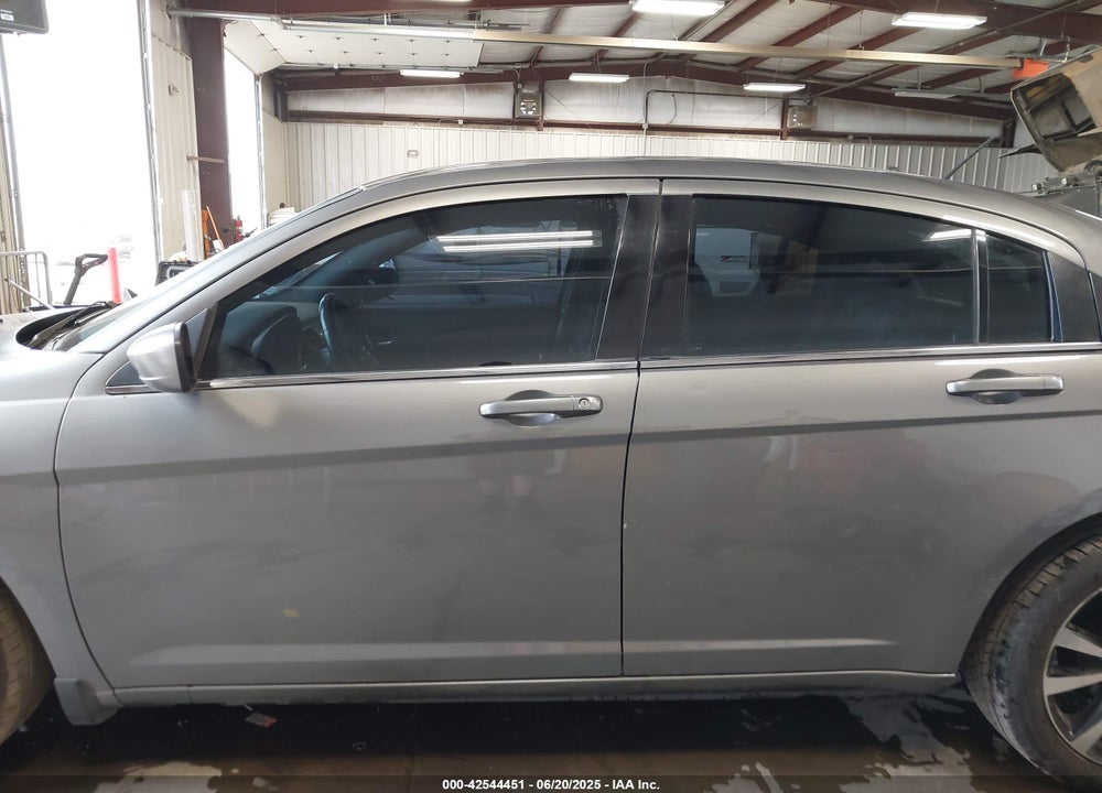 2013 CHRYSLER 200 LIMITED VIN: 1C3CCBCG2DN578302
