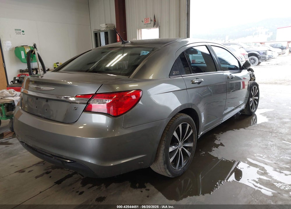 2013 CHRYSLER 200 LIMITED VIN: 1C3CCBCG2DN578302
