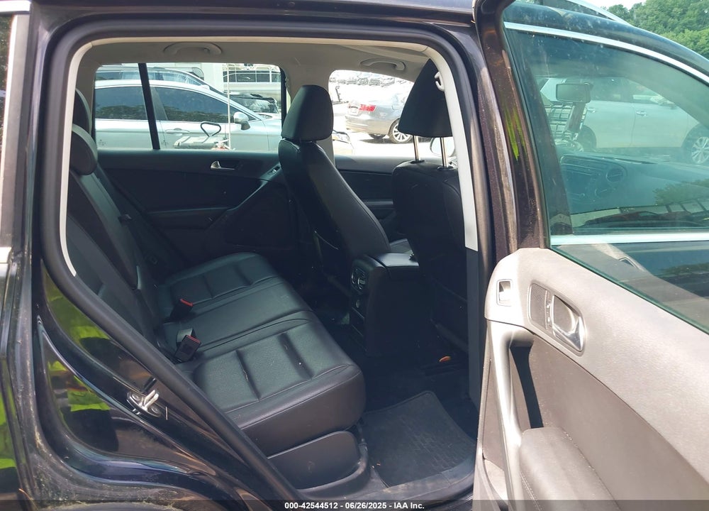 2012 VOLKSWAGEN TIGUAN VIN: WVGBV7AX4CW548742