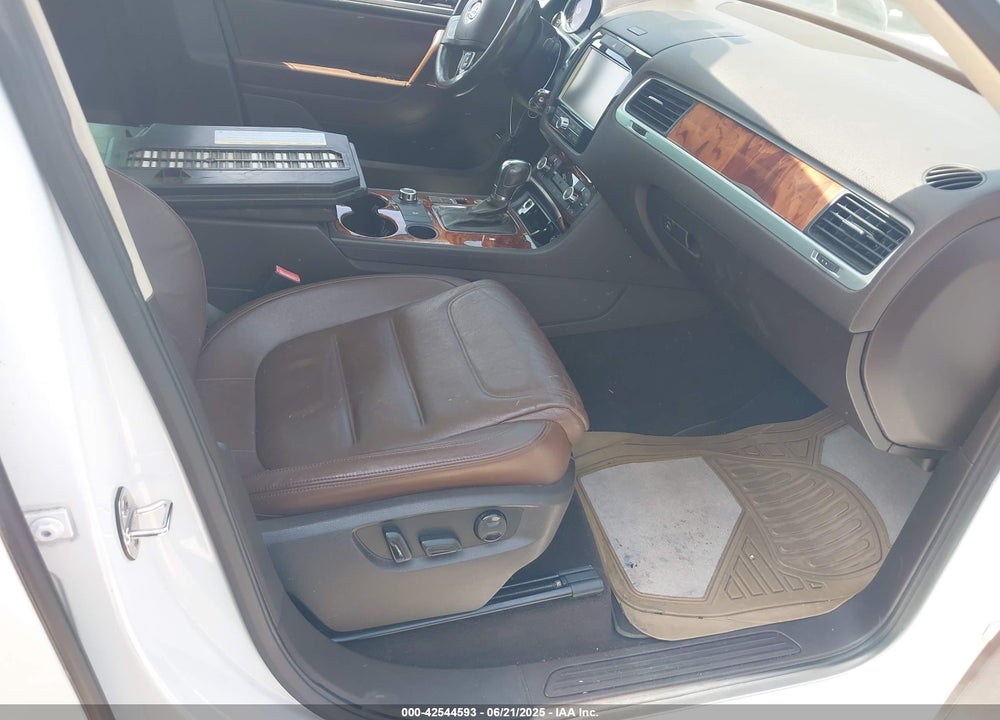 2012 VOLKSWAGEN TOUAREG VR6 EXECUTIVE VIN: WVGEF9BP2CD007138