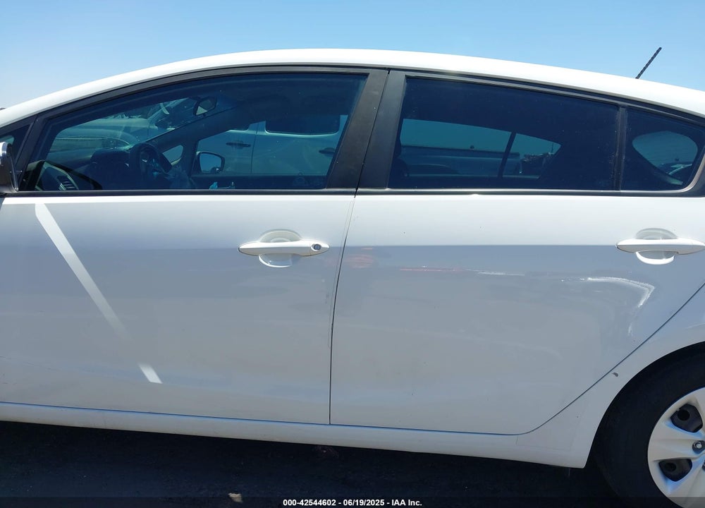 2017 KIA FORTE VIN: KNAFK5A84H5705577