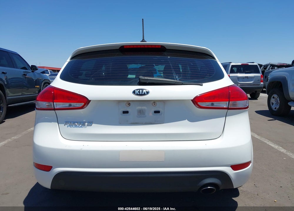 2017 KIA FORTE VIN: KNAFK5A84H5705577