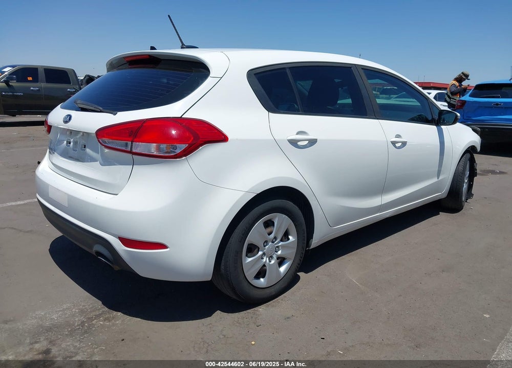 2017 KIA FORTE VIN: KNAFK5A84H5705577