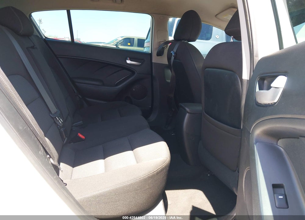 2017 KIA FORTE VIN: KNAFK5A84H5705577
