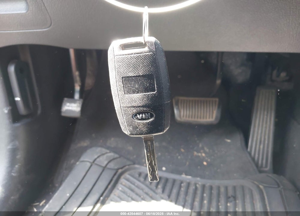 2014 KIA SORENTO VIN: 5XYKT3A6XEG531826