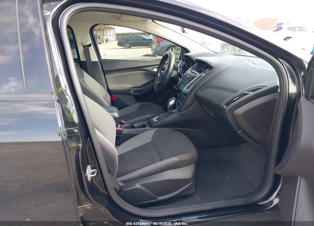 2014 FORD FOCUS VIN: 1FADP3K25EL272035