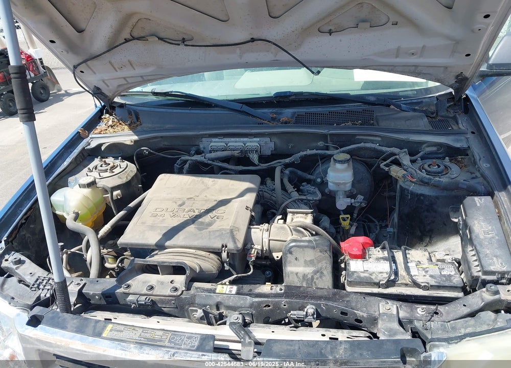 2010 FORD ESCAPE VIN: 1FMCU9DG2AKB92648