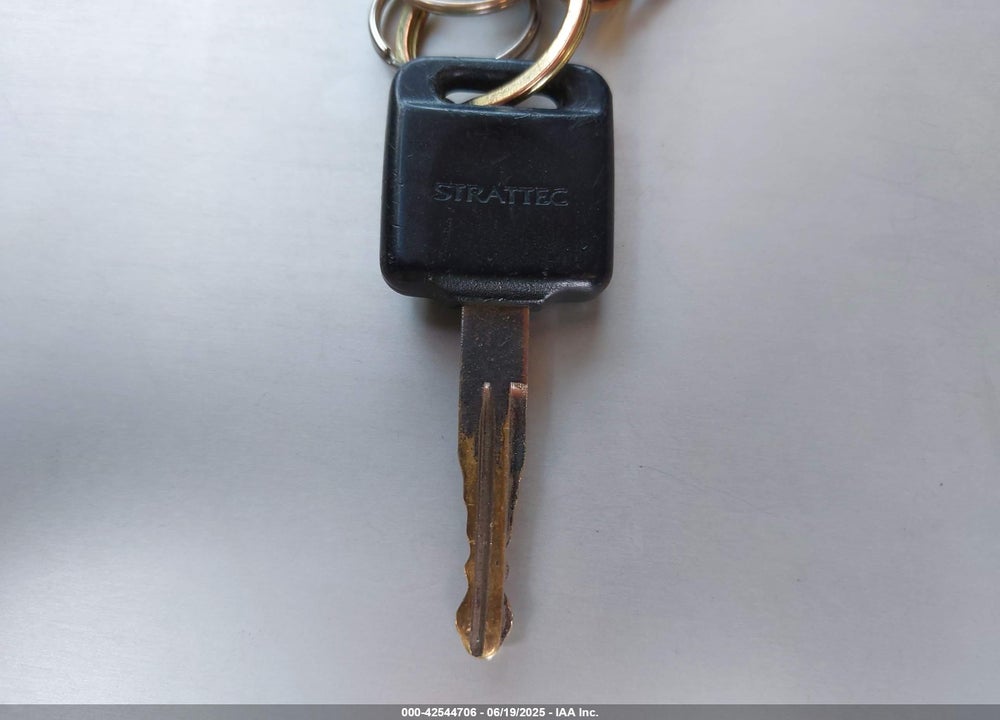 2005 NISSAN XTERRA S VIN: 5N1AN08UX5C611720