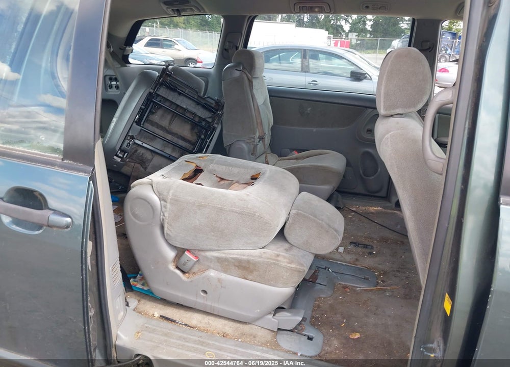 2005 TOYOTA SIENNA CE VIN: 5TDZA23C95S335574