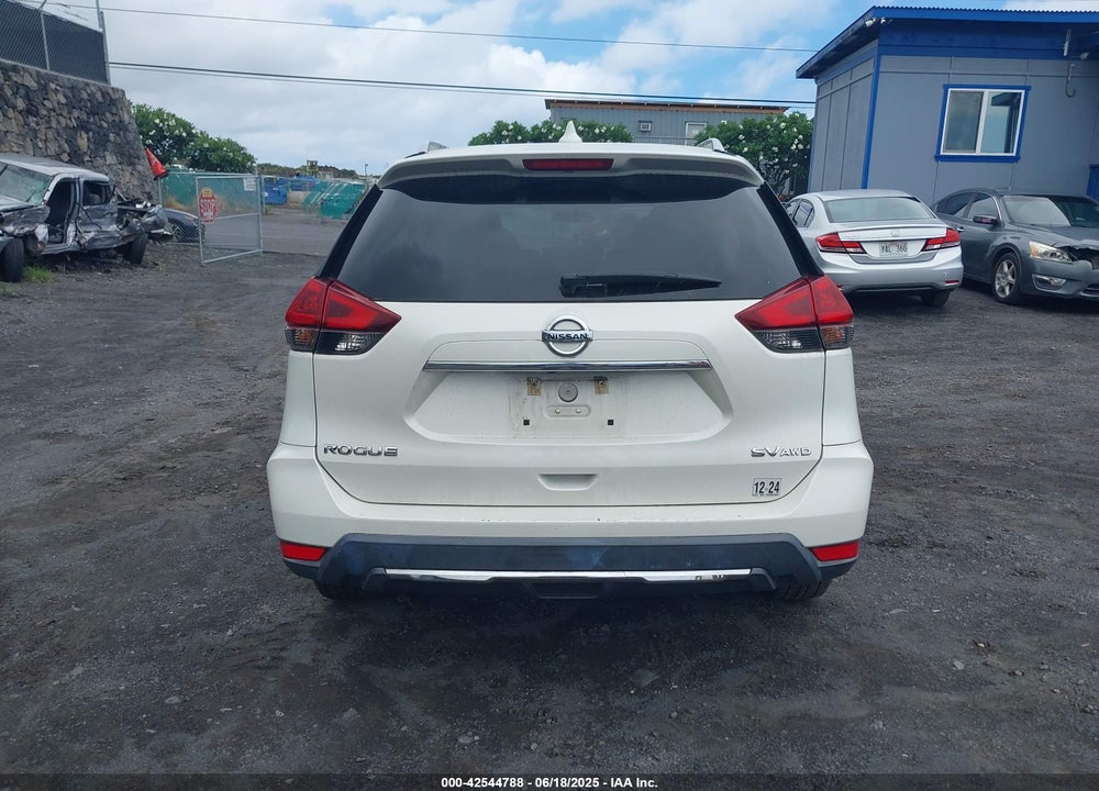 2018 NISSAN ROGUE VIN: 5N1AT2MV4JC708051