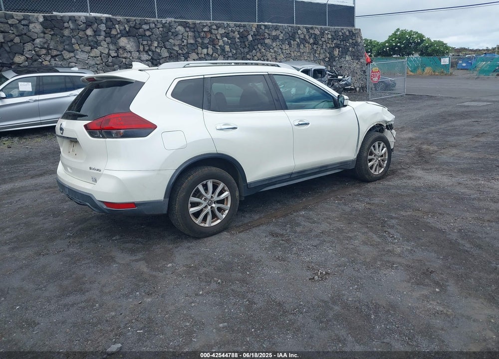 2018 NISSAN ROGUE VIN: 5N1AT2MV4JC708051