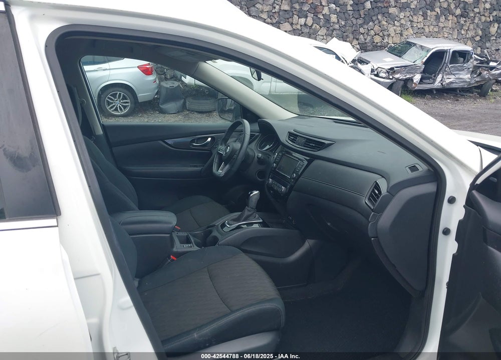 2018 NISSAN ROGUE VIN: 5N1AT2MV4JC708051